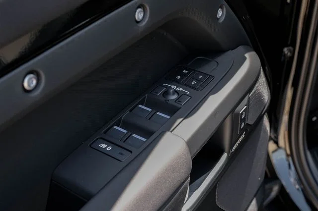 New 2026 Santorini Black Land Rover X-Dynamic SE image 50