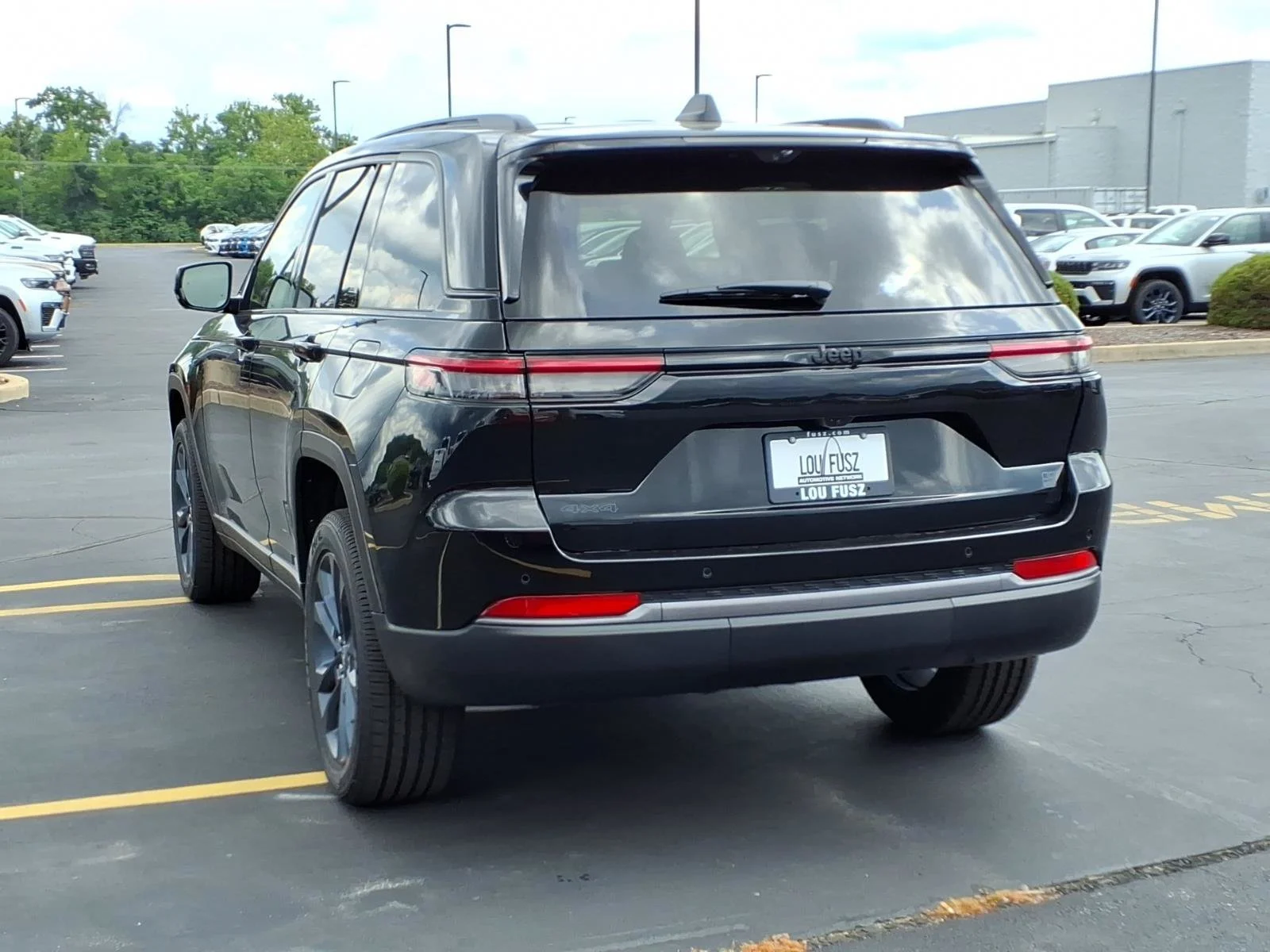 New 2026 Diamond Black Crystal Pearlcoat Jeep  image 16