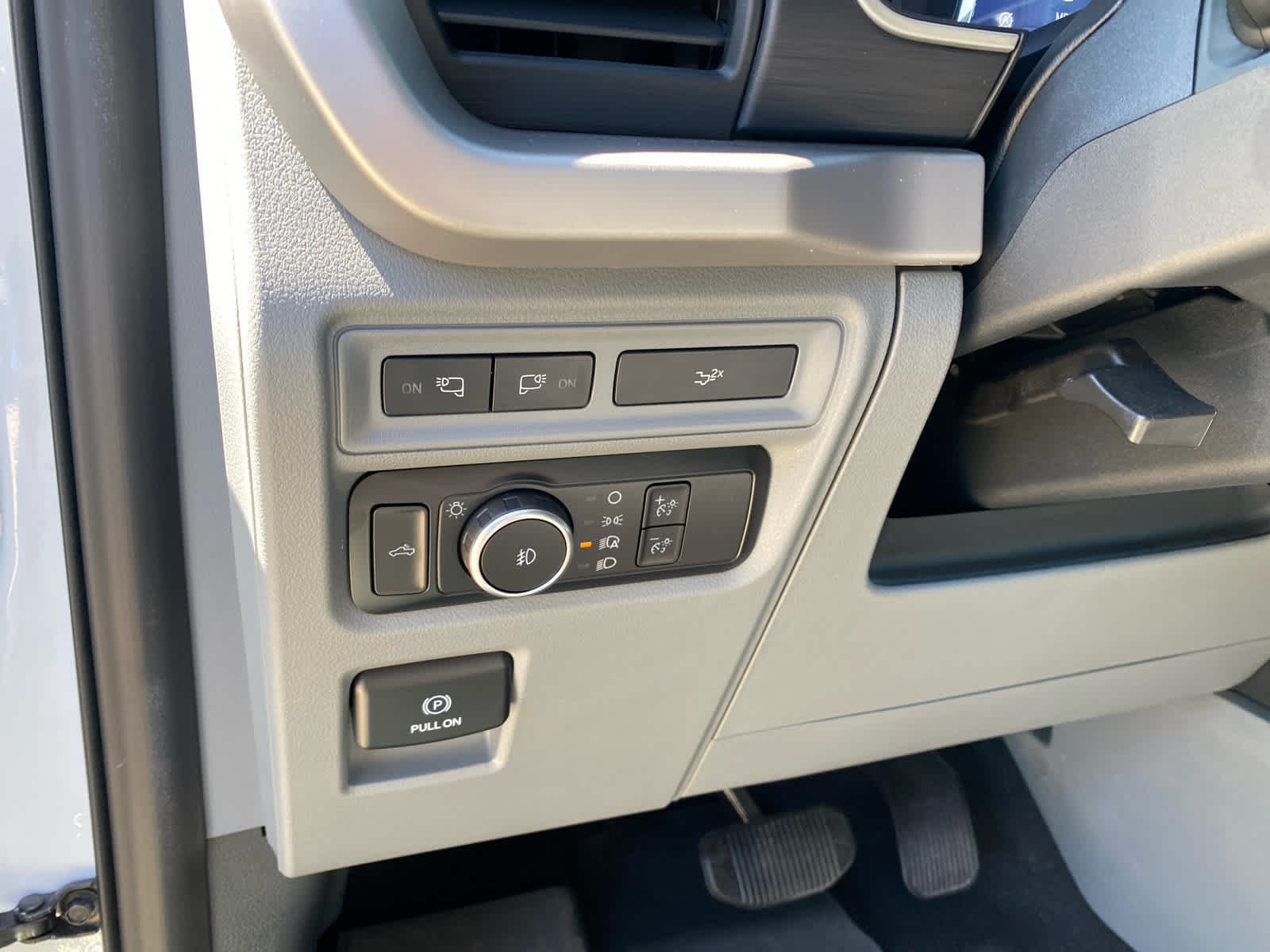 Used 2023  Ford XL image 11