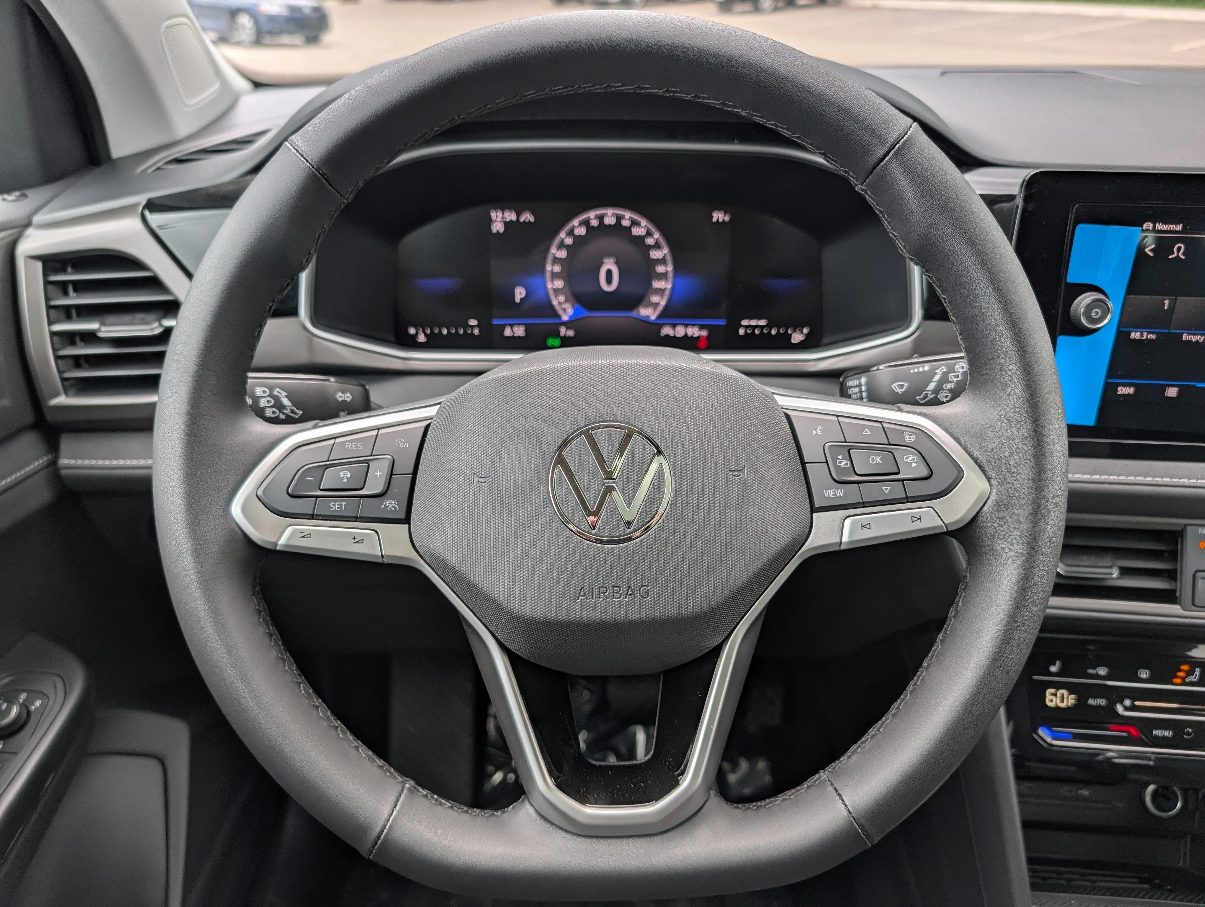 New 2026 Bright Moss Green Metallic/Deep Black Roof Volkswagen SE Black image 9