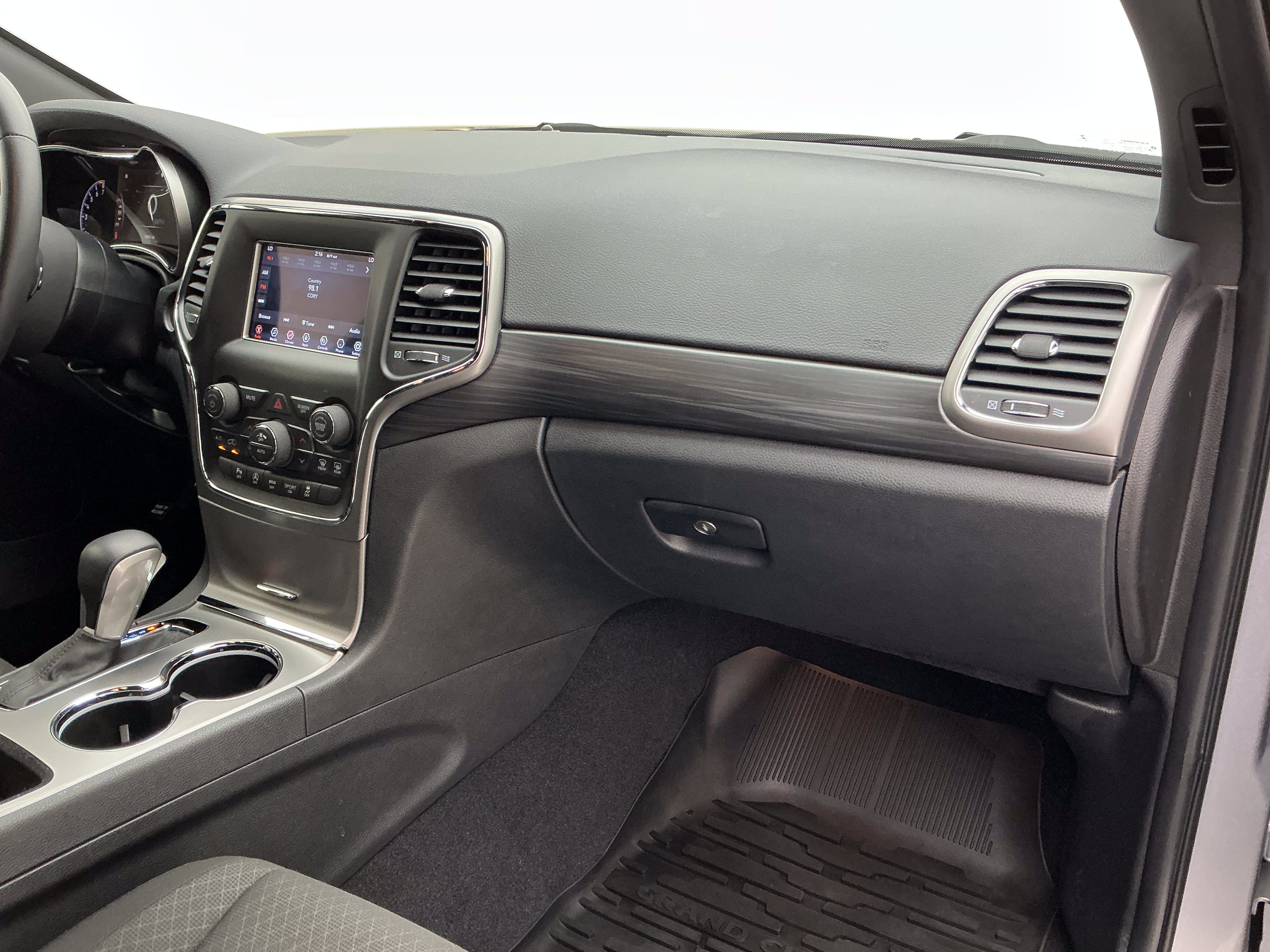 Used 2021 Billet Silver Metallic Clearcoat Jeep Laredo E image 22