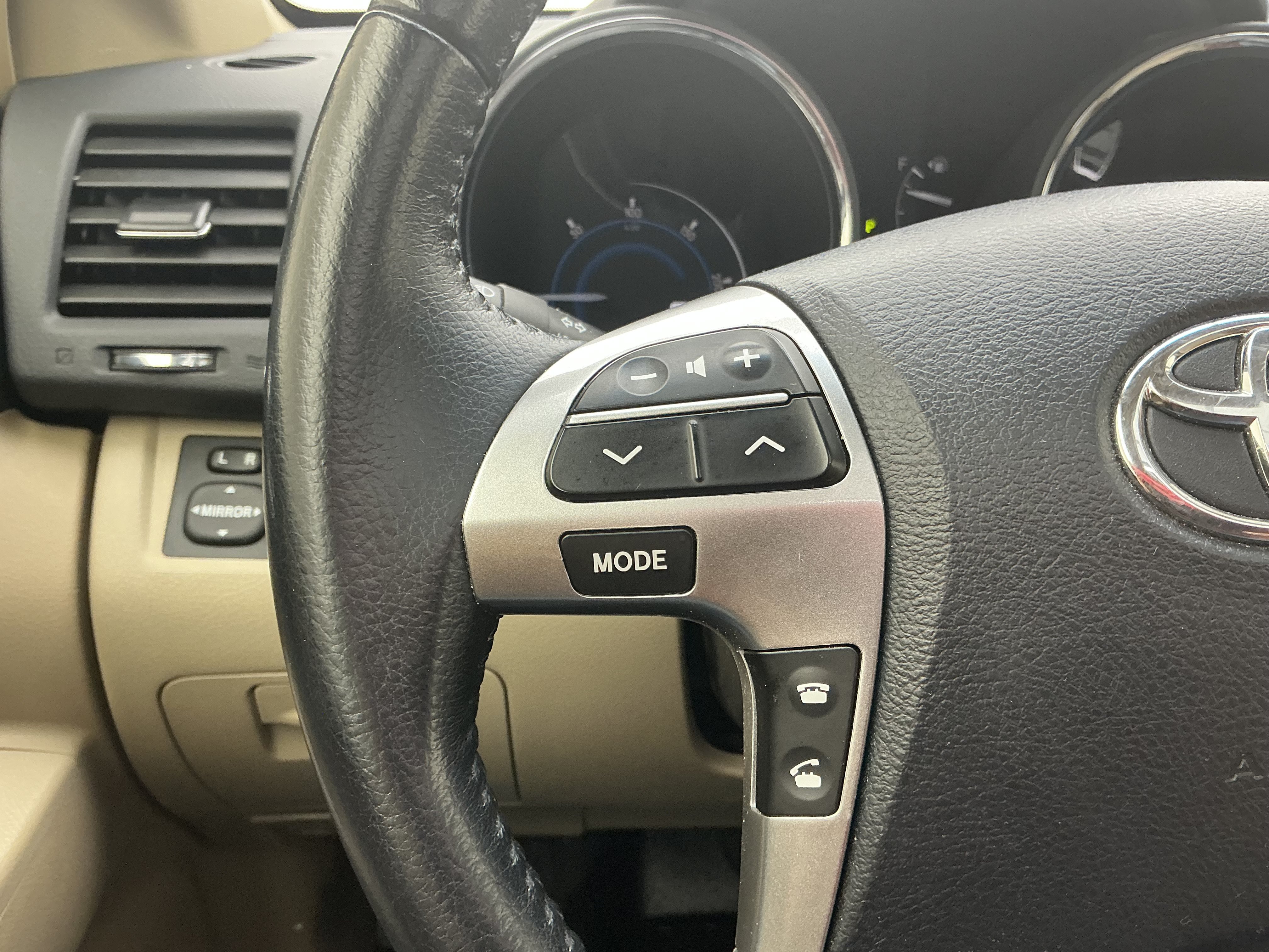 Used 2013 Blizzard Pearl Toyota Limited image 9