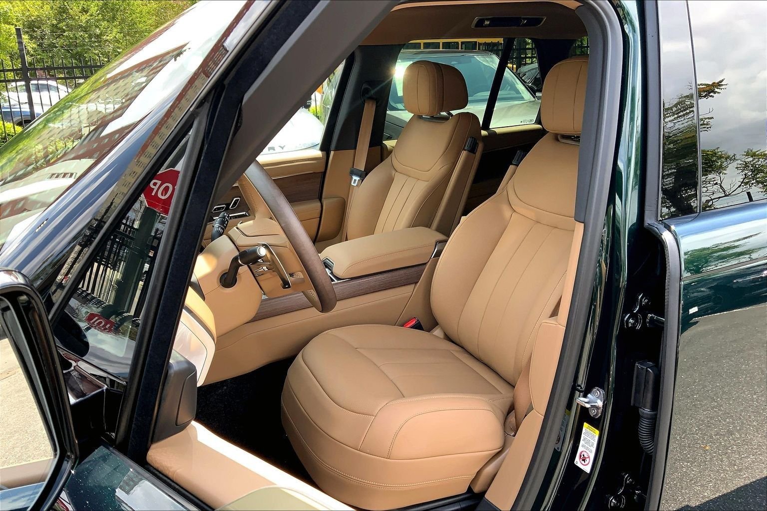 New 2026 British Racing Green Land Rover SE image 9