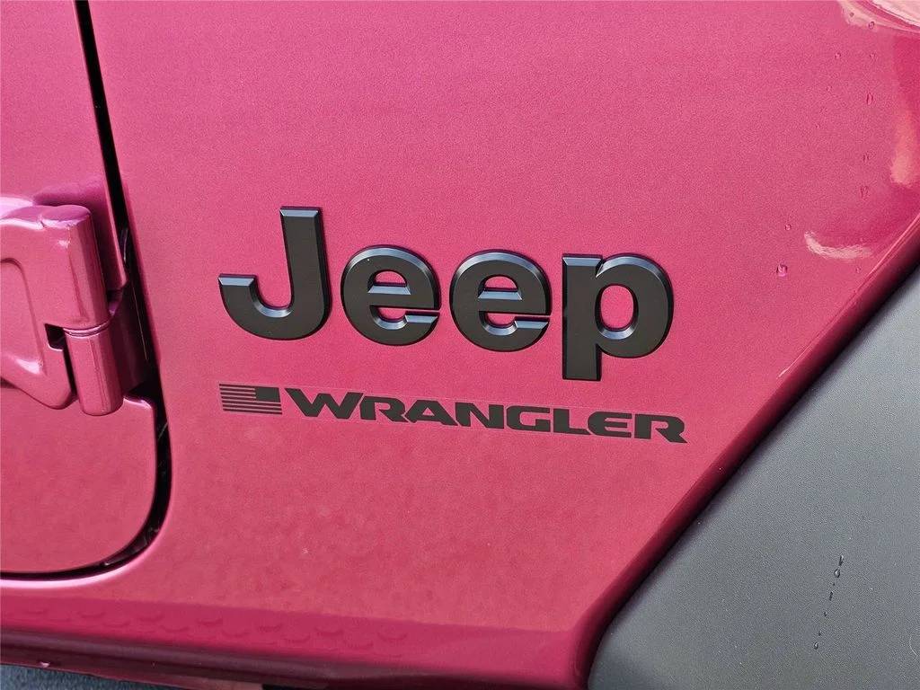 New 2026 Tuscadero Pearlcoat Jeep Sport S image 7