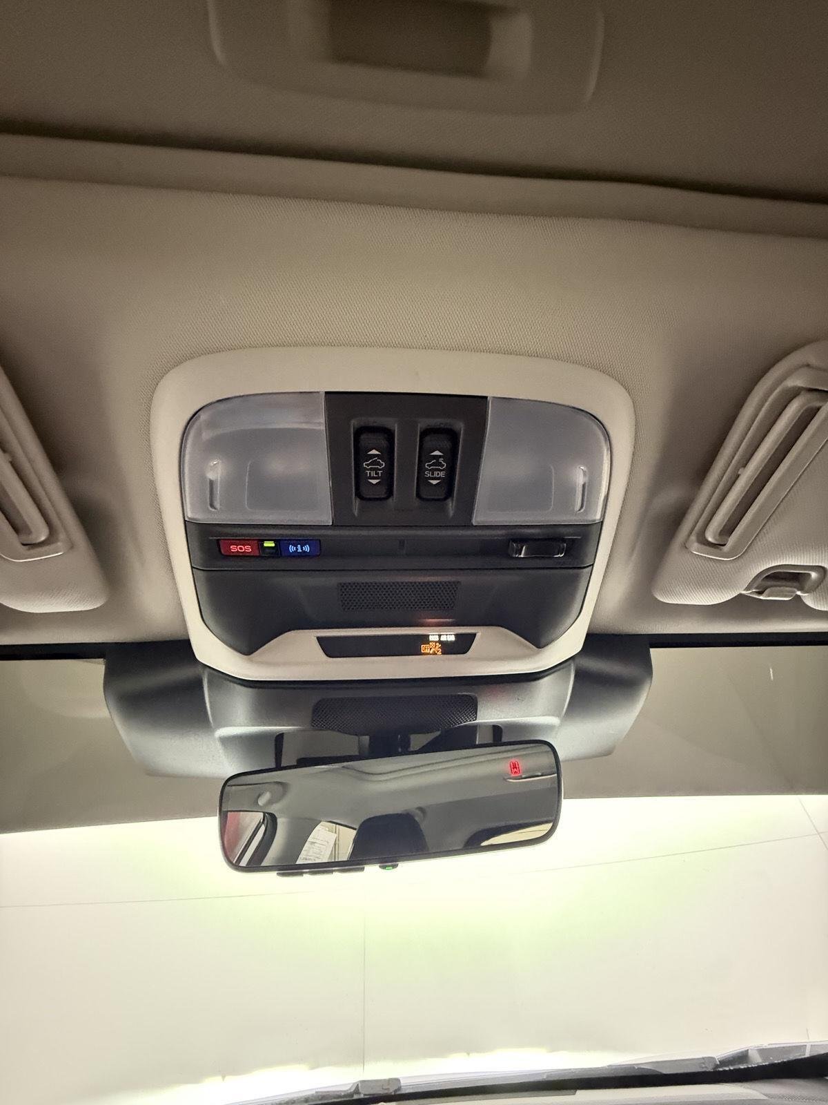 Used 2025 Ice Silver Metallic Subaru Limited image 22