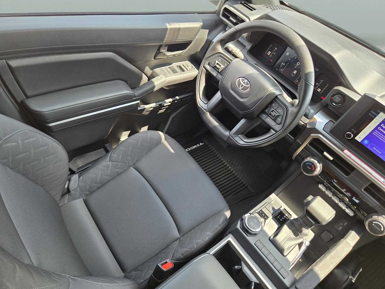 2025 Toyota Tacoma SR5 - Photo 18