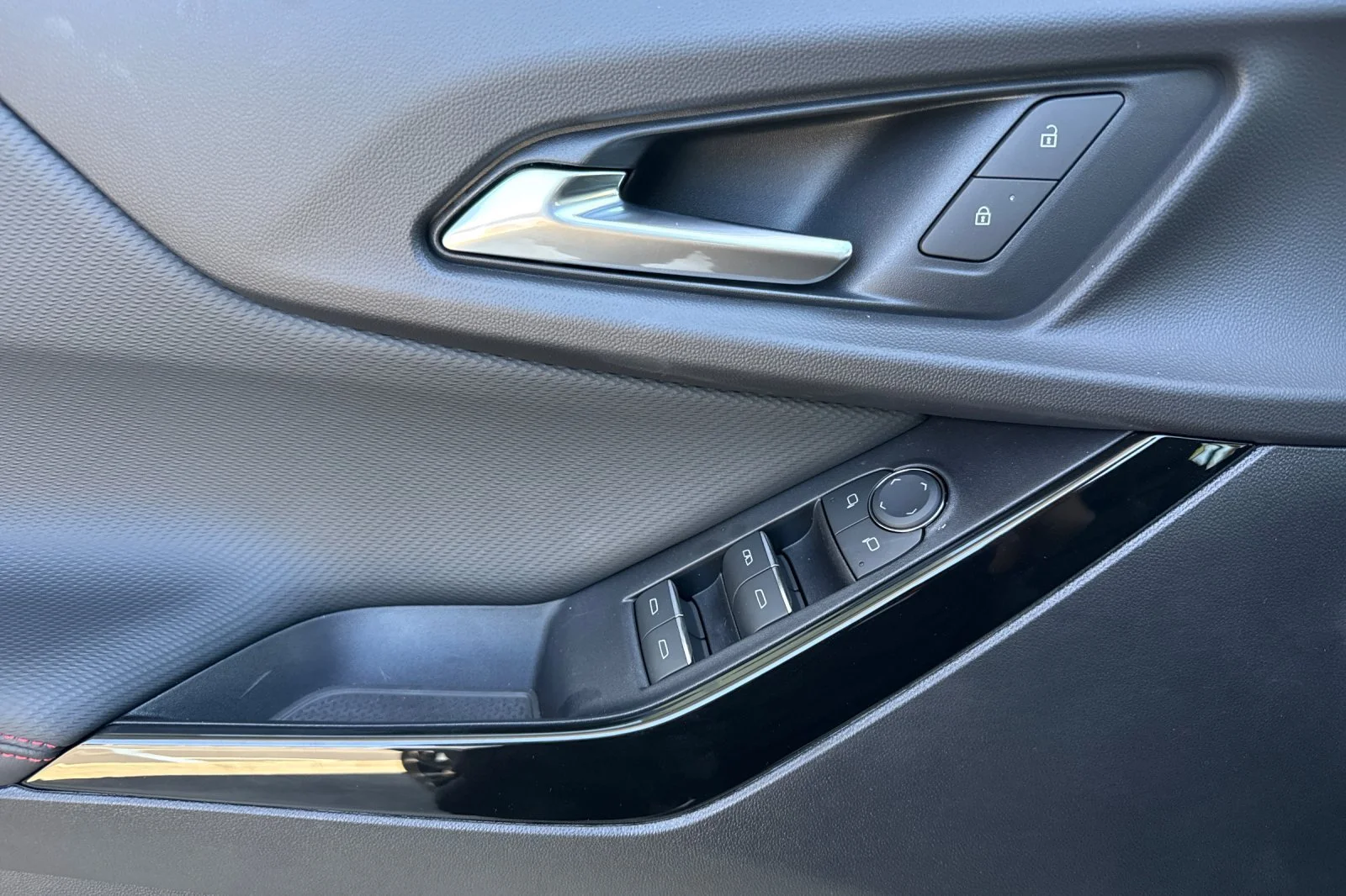 2027 Chevrolet Equinox RS - Photo 10