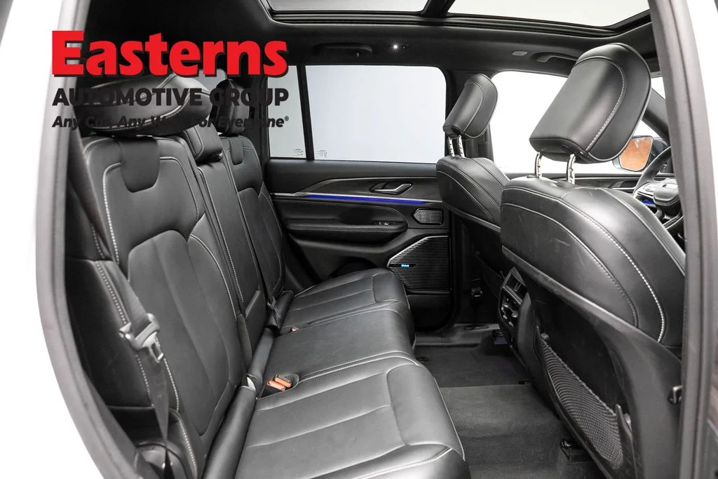 Used 2022 White Jeep Overland 4xe image 27