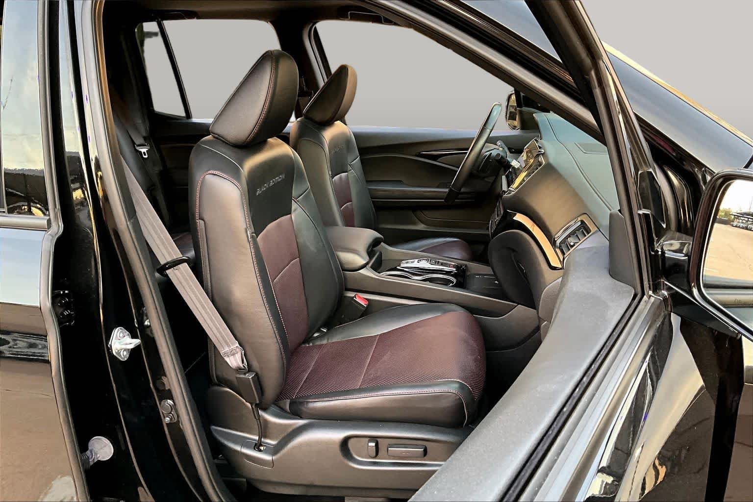Used 2025 Crystal Black Pearl Honda Black Edition image 9