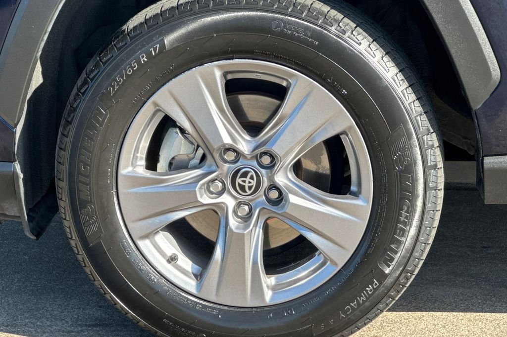 Used 2025  Toyota XLE image 34