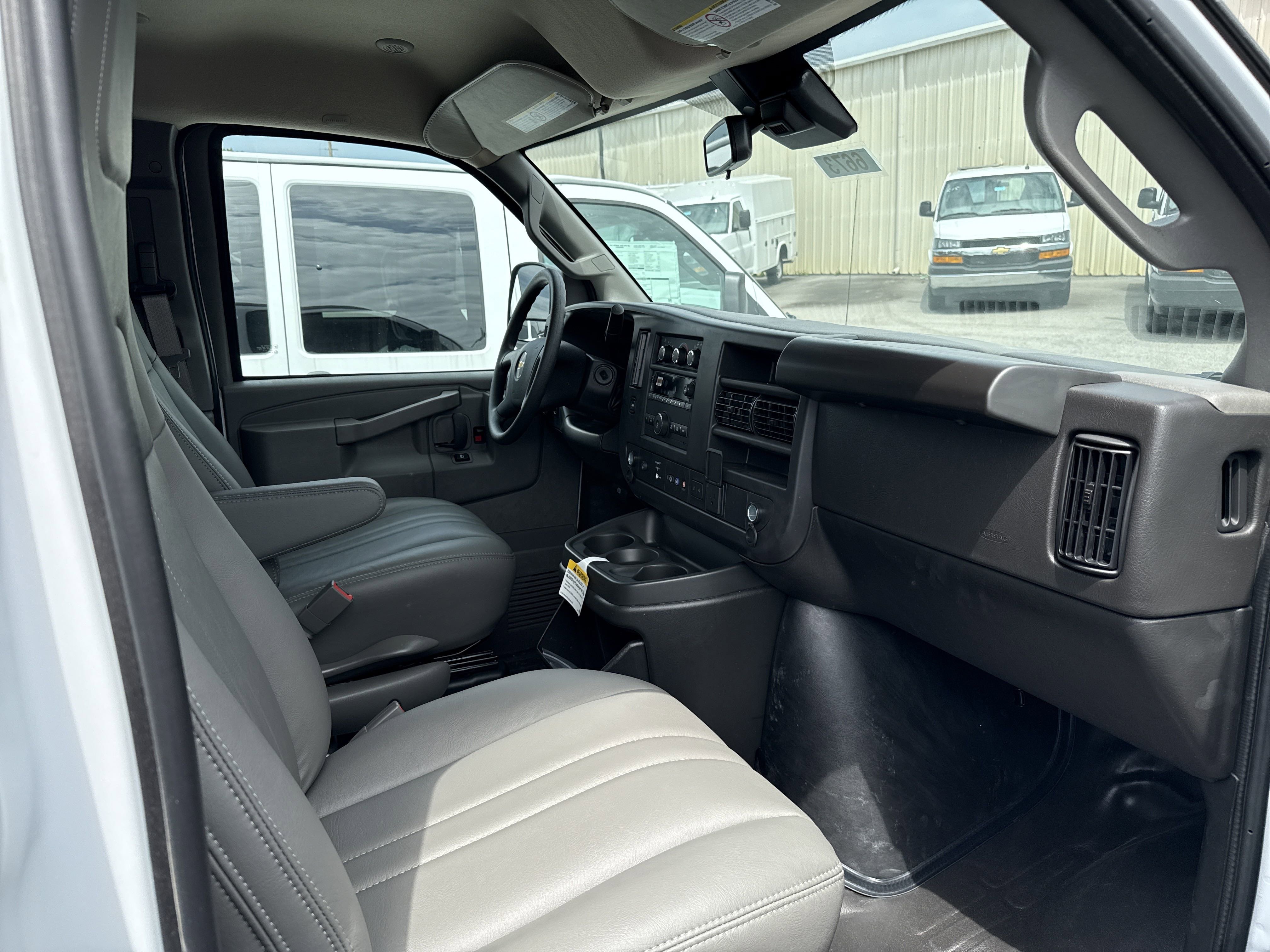 2025 Chevrolet Express Cargo Work Van - Photo 19