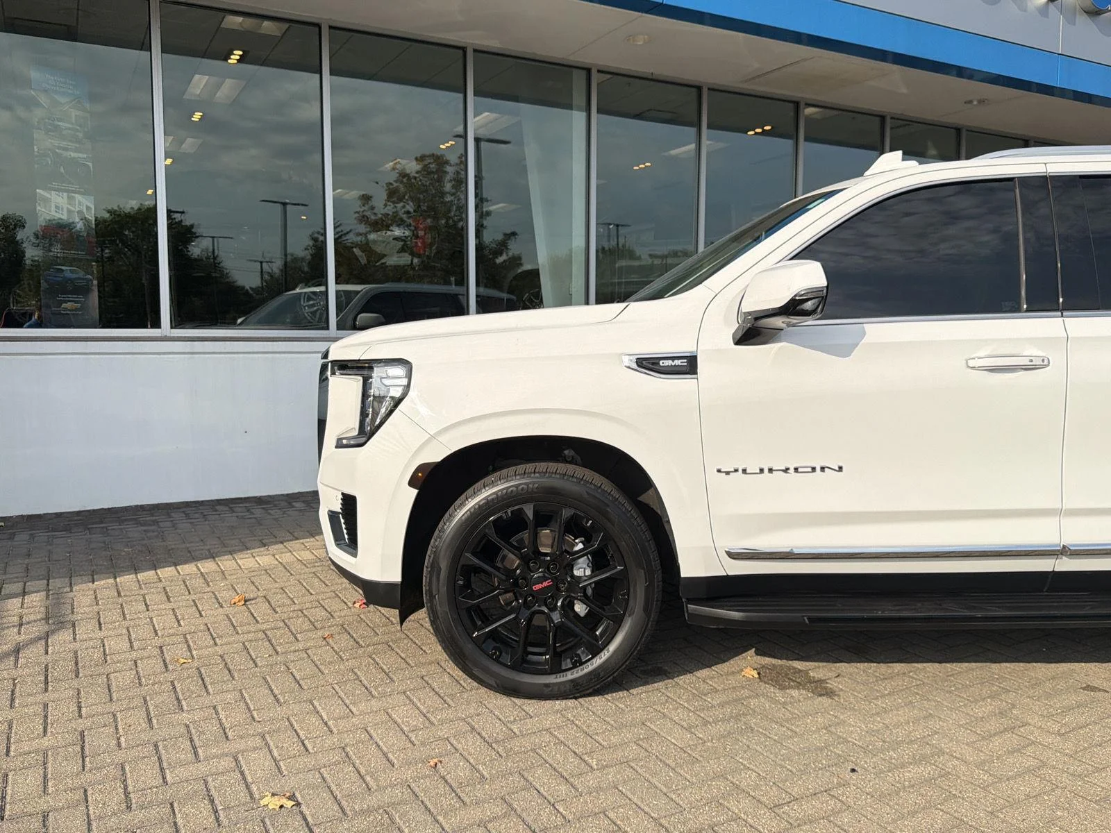 Used 2023 Summit White GMC SLT image 9