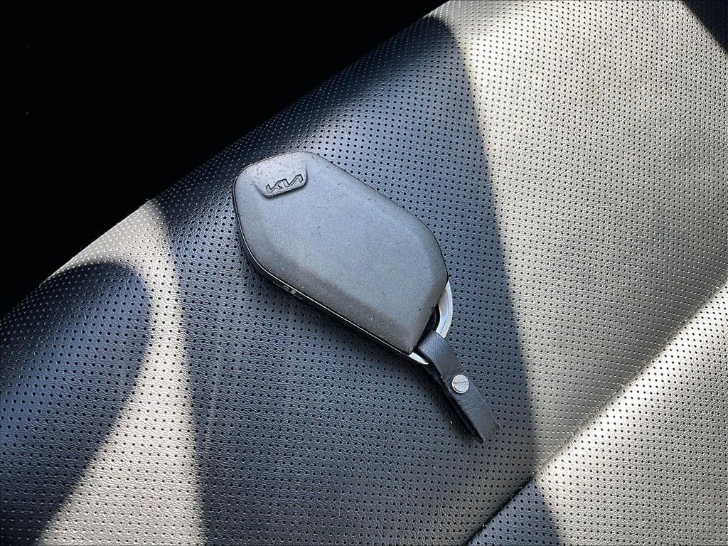 Used 2024 White Kia S image 31