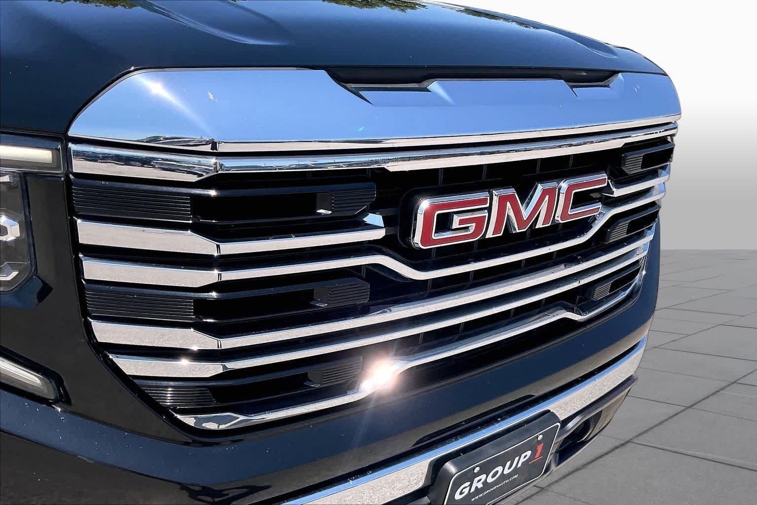 Used 2022 Onyx Black GMC SLT image 30