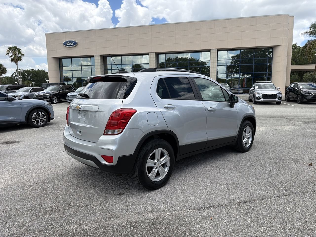 Used 2022 Silver Ice Metallic Chevrolet LT image 3