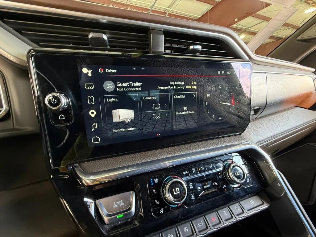 Used 2024 White GMC Denali image 21