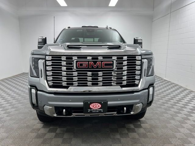 Used 2024 Silver GMC Denali image 3