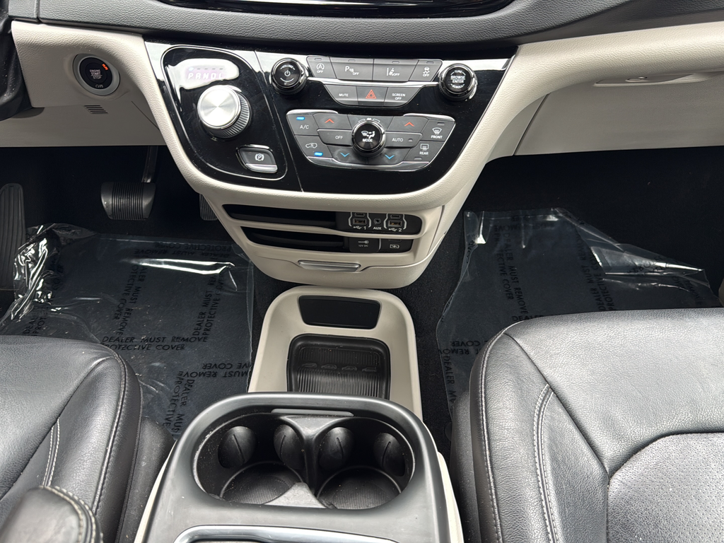 Used 2022 Blue Chrysler Touring L image 19