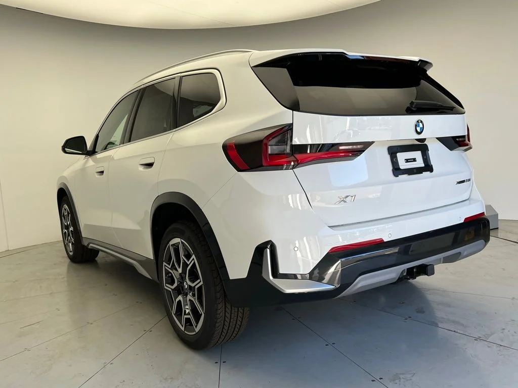 Used 2026 Alpine White BMW xDrive28i image 4