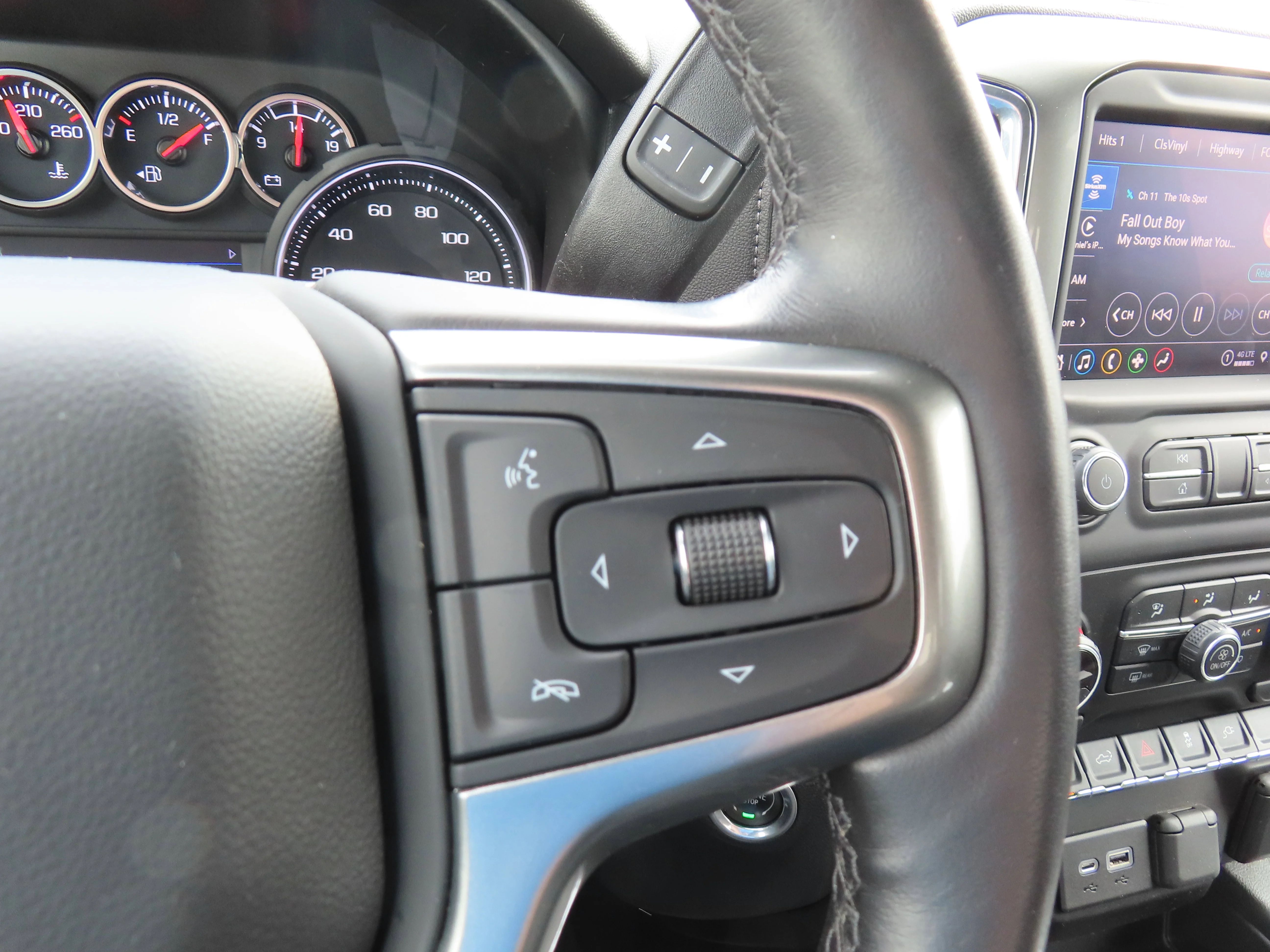 2021 Chevrolet Silverado 1500 RST - Photo 16