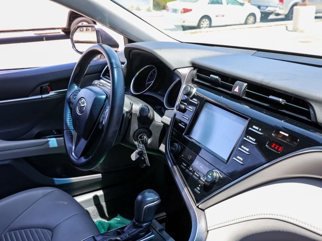 Used 2018 White Toyota SE image 18