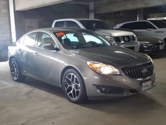 2017 Buick Regal Sport Touring's photo