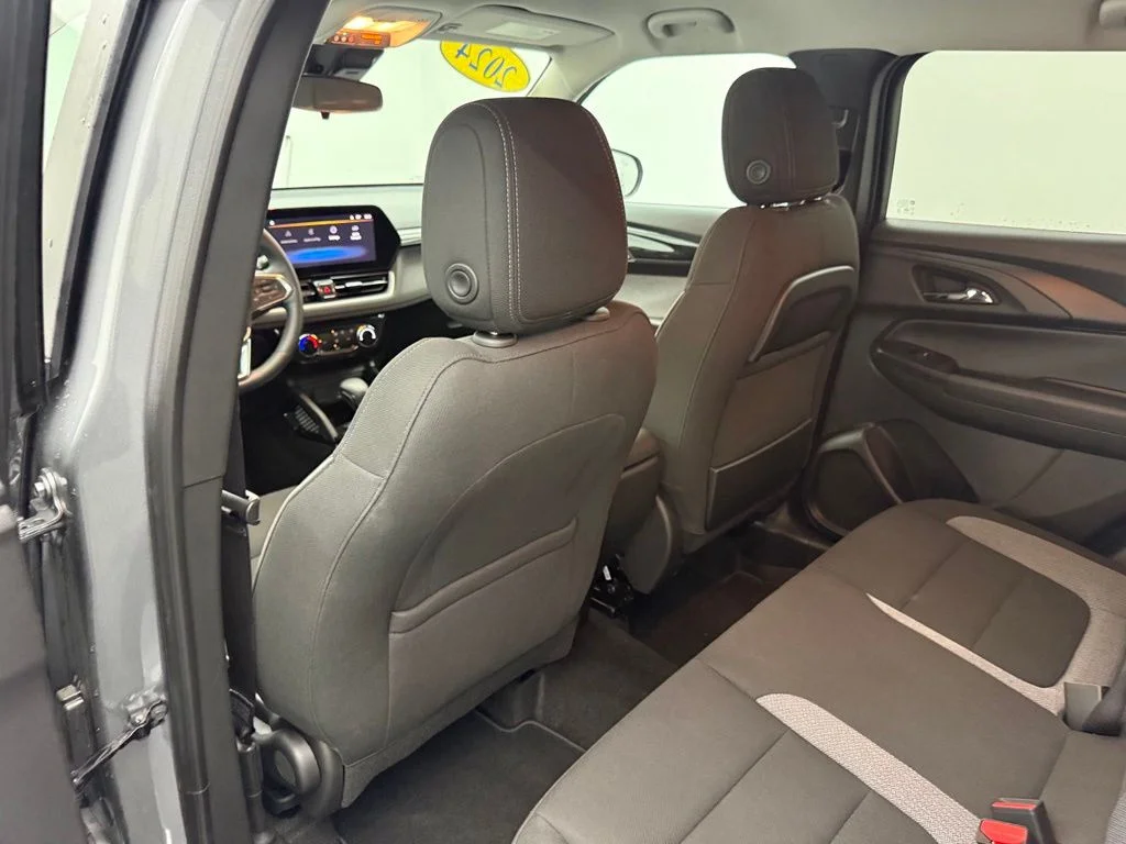 Used 2024 Gray Chevrolet LT image 33