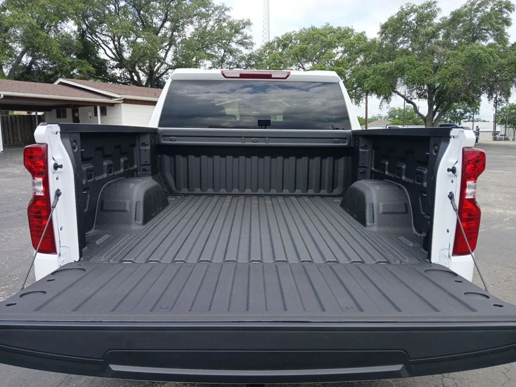 New 2026 Summit White Chevrolet Custom image 19