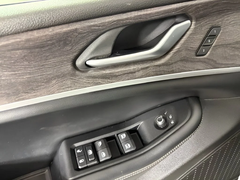 Used 2024 Silver Jeep Limited image 19