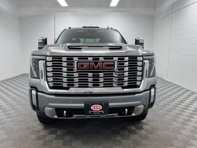 Used 2024 Silver GMC Denali image 3