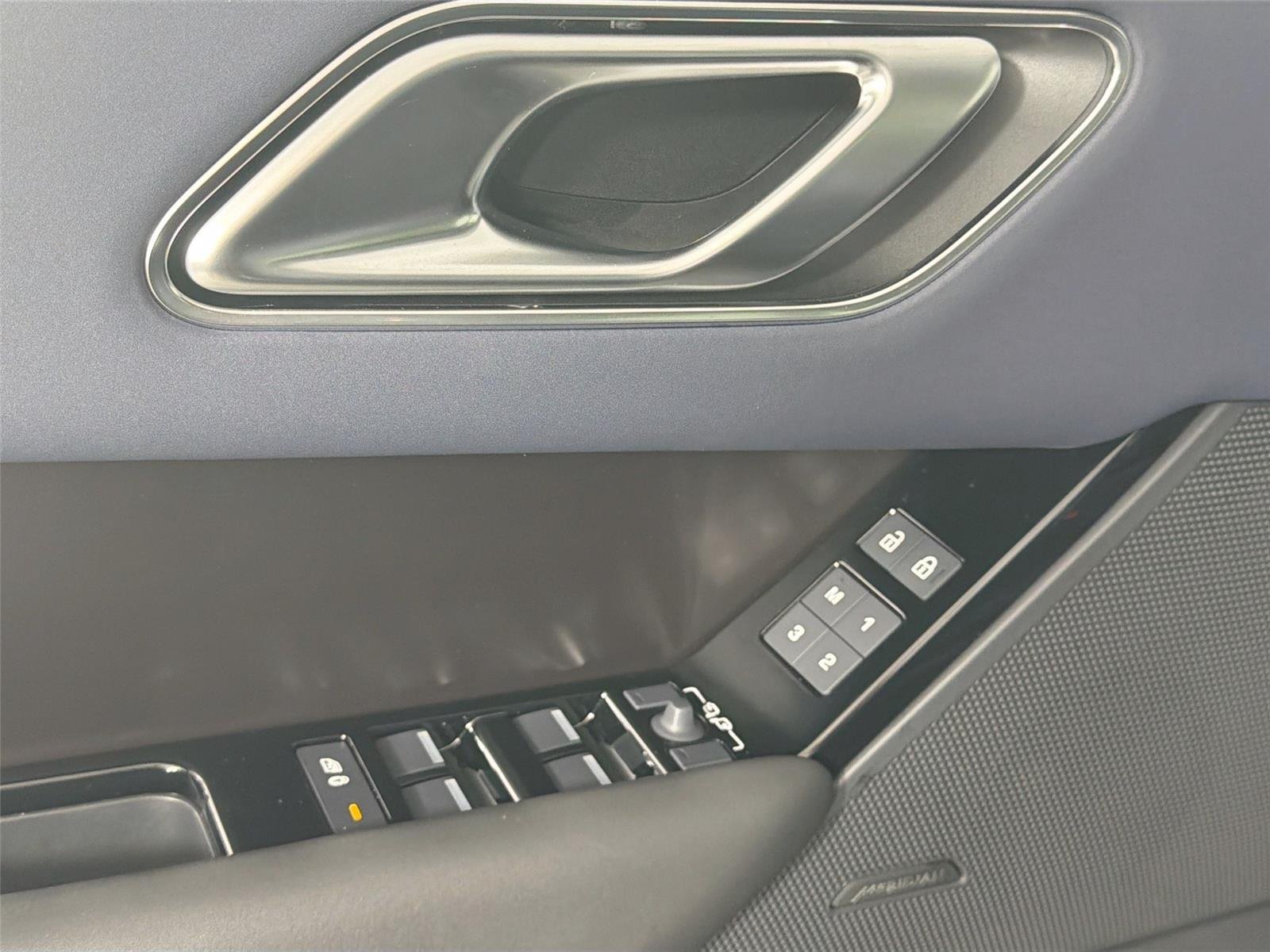 New 2026 Varesine Blue LAND ROVER Belgravia Edition P250 image 17