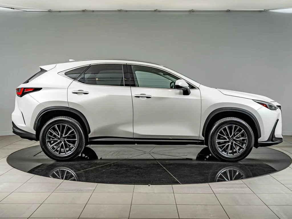 Used 2024 White Pearl Lexus 350 image 4