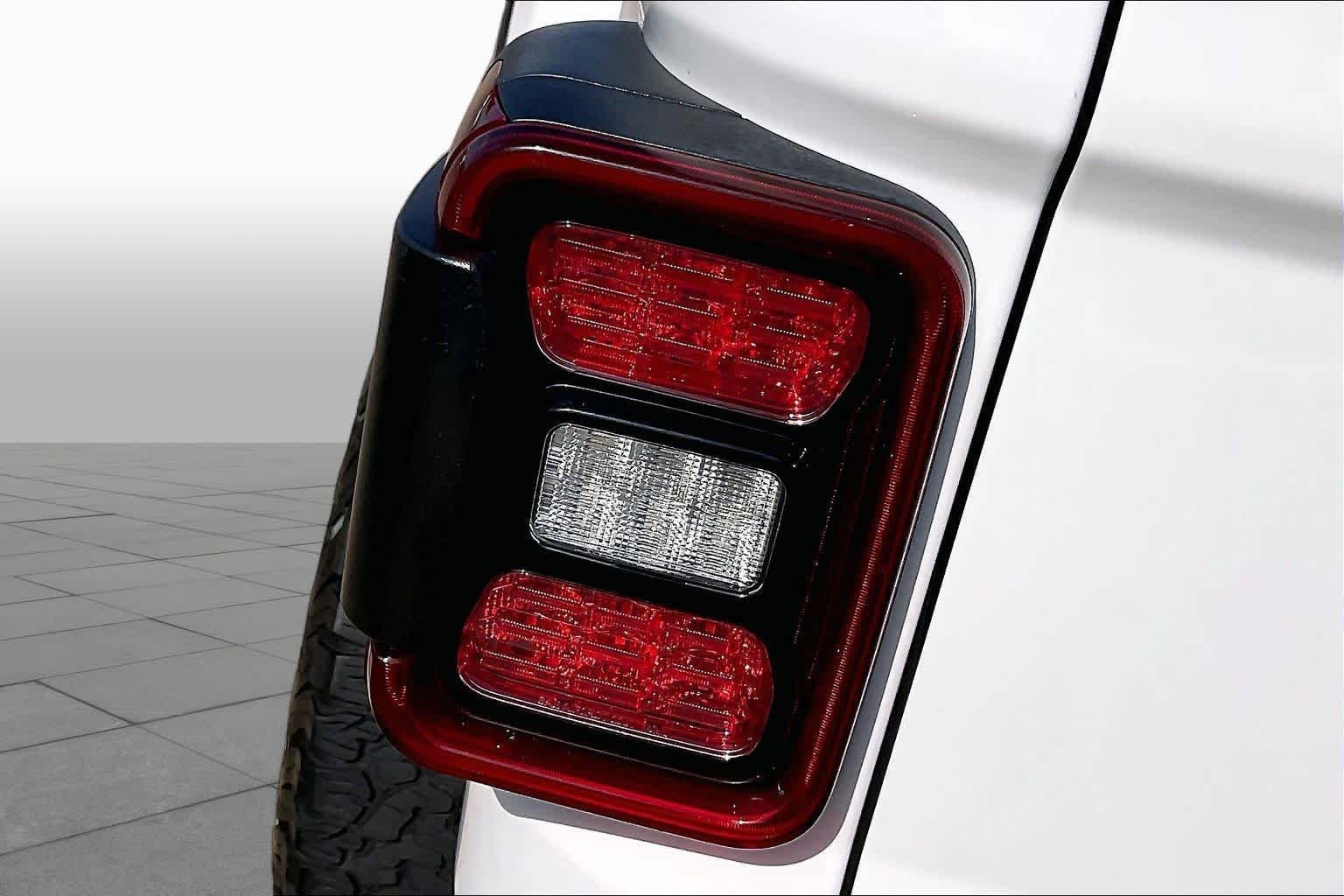 Used 2020 Bright White Clear Coat Jeep Overland image 27
