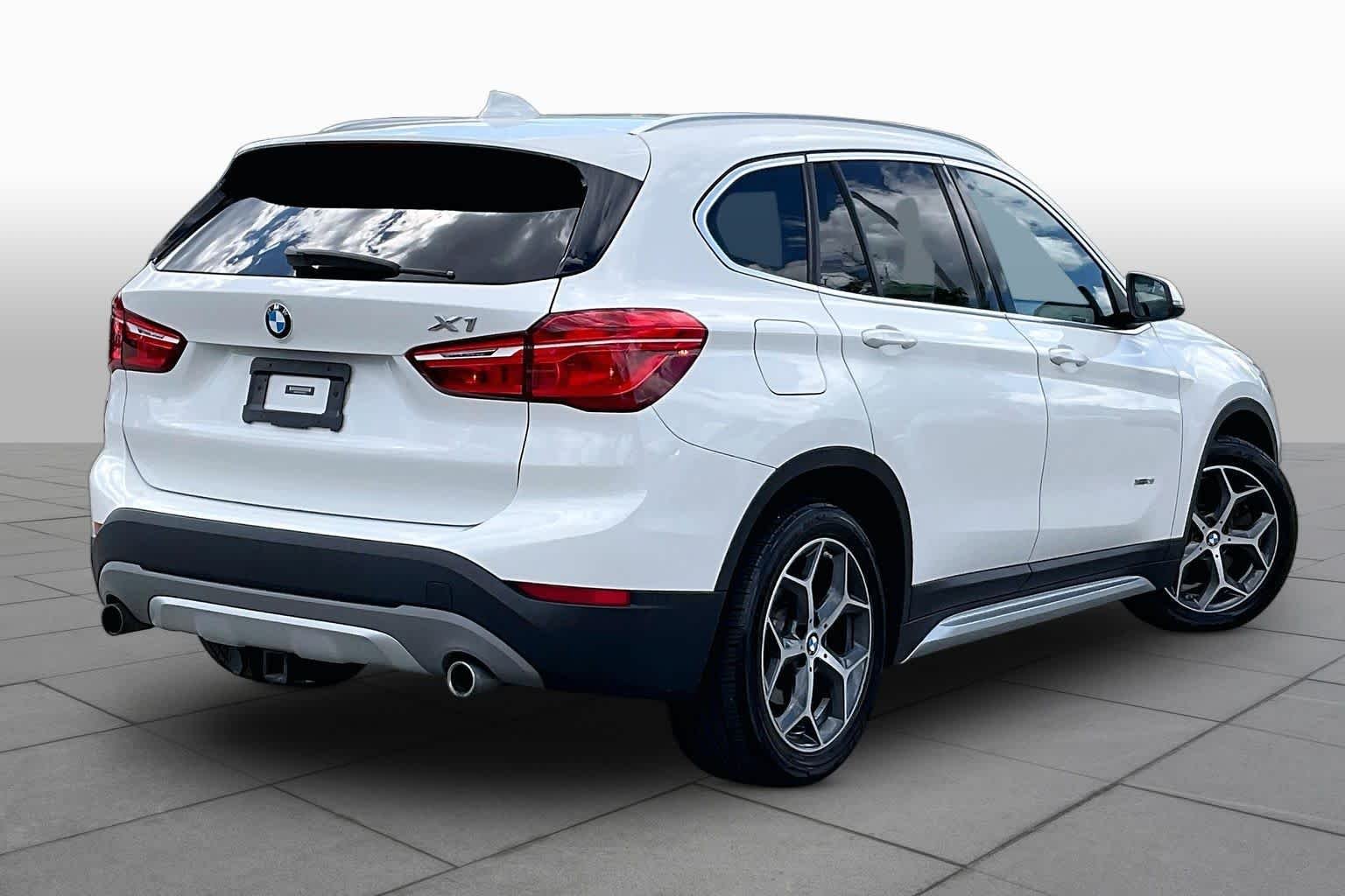 Used 2017 Alpine White BMW xDrive28i image 12