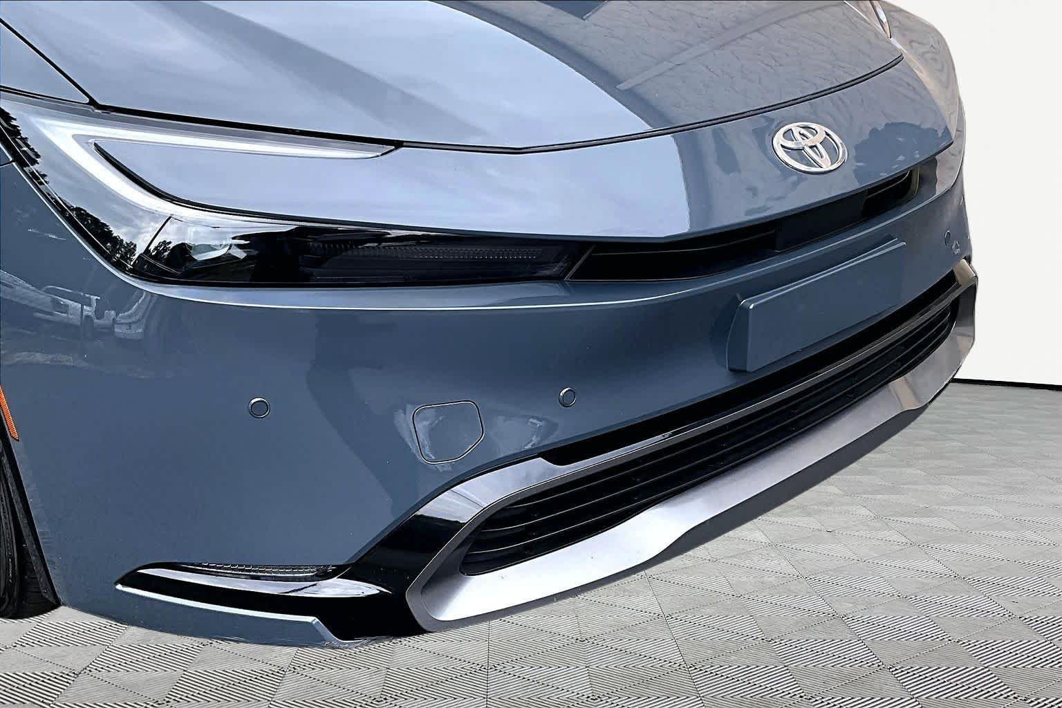 Used 2024 Guardian Gray Toyota XLE image 30