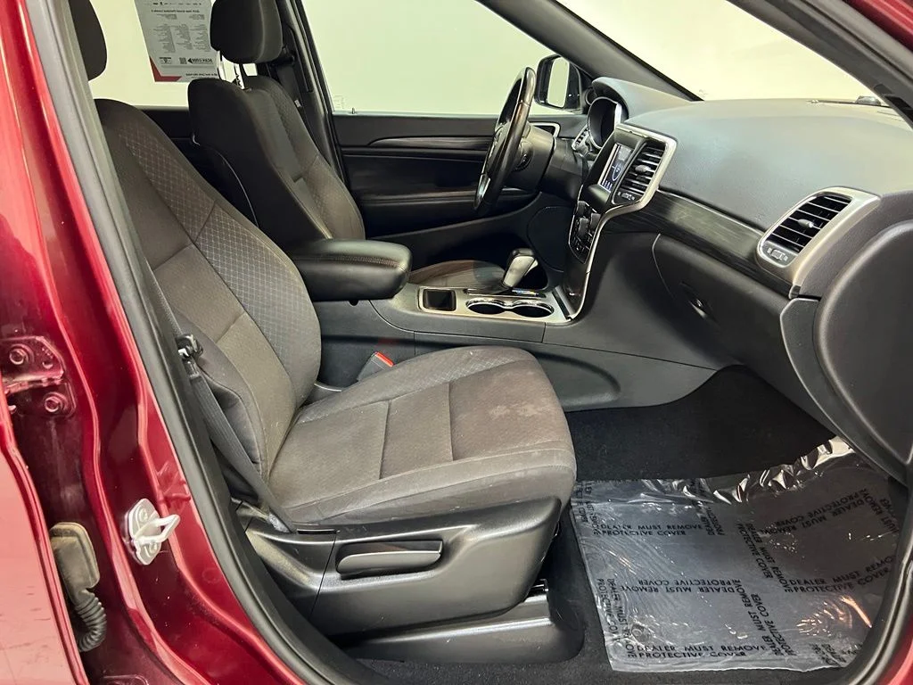Used 2019 Red Jeep Laredo E image 32