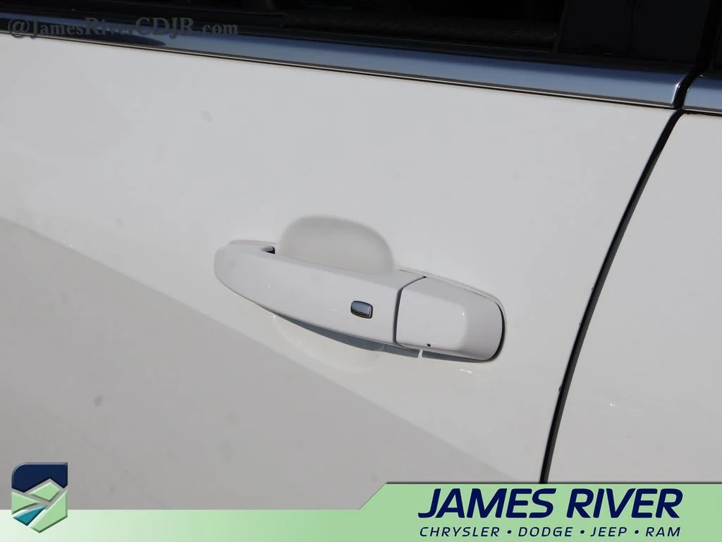 Used 2024 White Chevrolet LT image 19