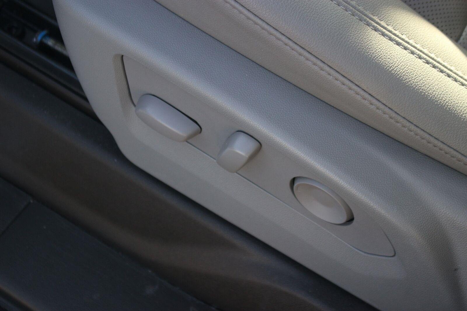 Used 2025 Summit White GMC SLT image 19