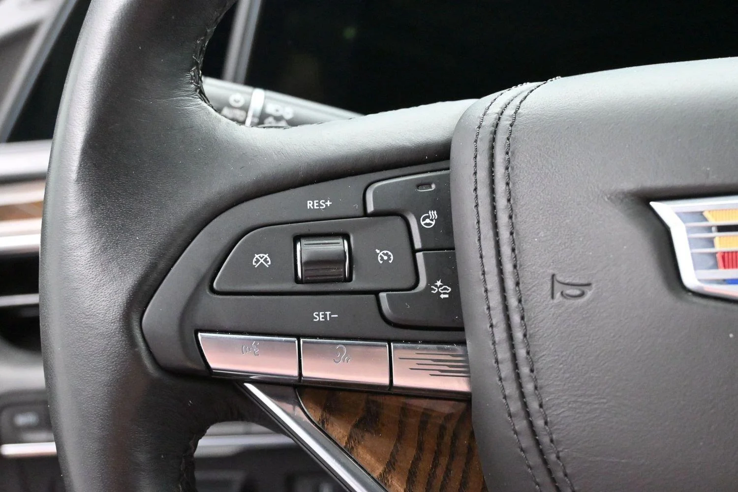 Used 2021 CRYSTAL WHITE TRICOAT Cadillac Sport Platinum image 20