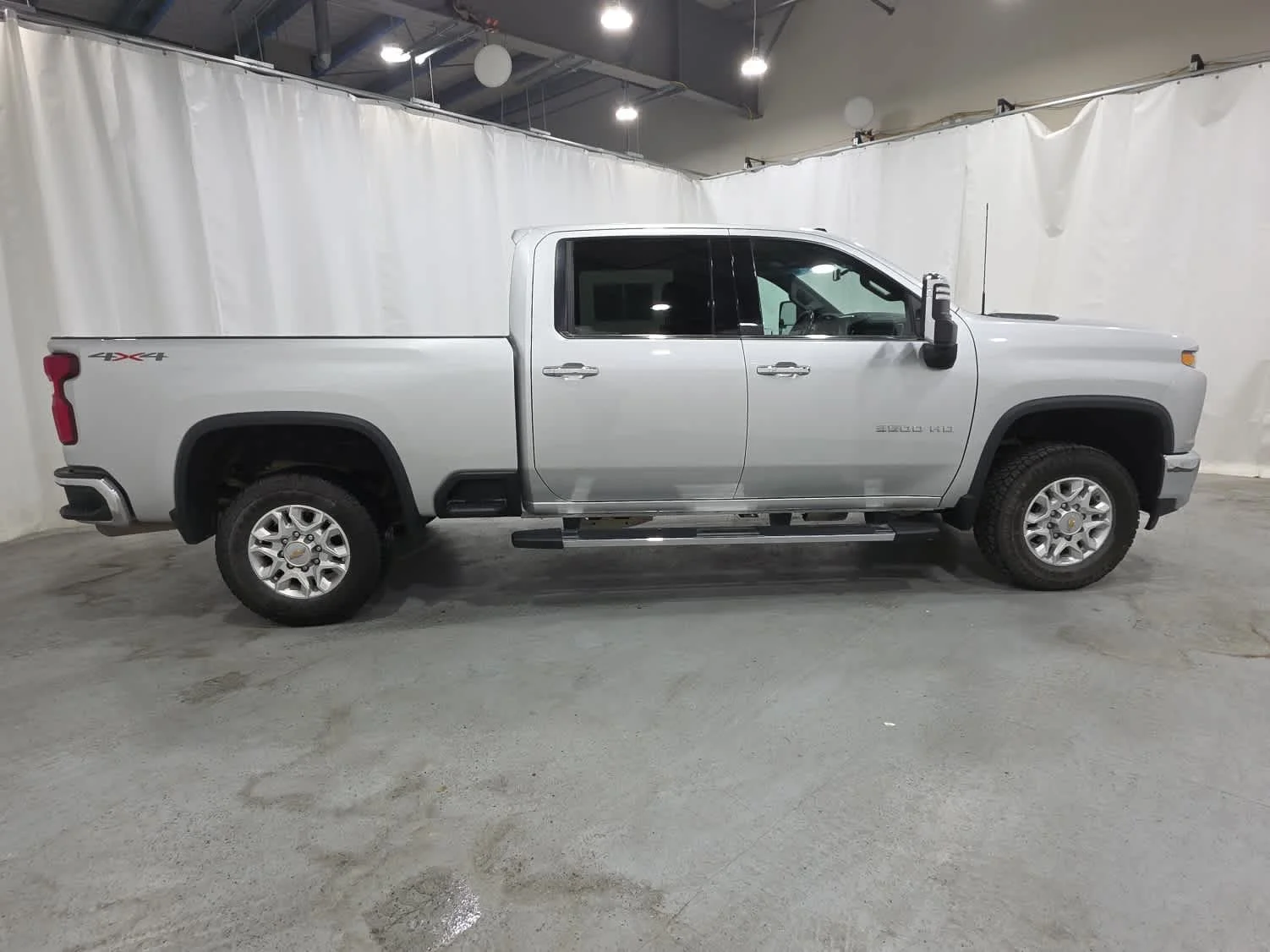 Used 2022 Silver Ice Metallic Chevrolet LTZ image 7