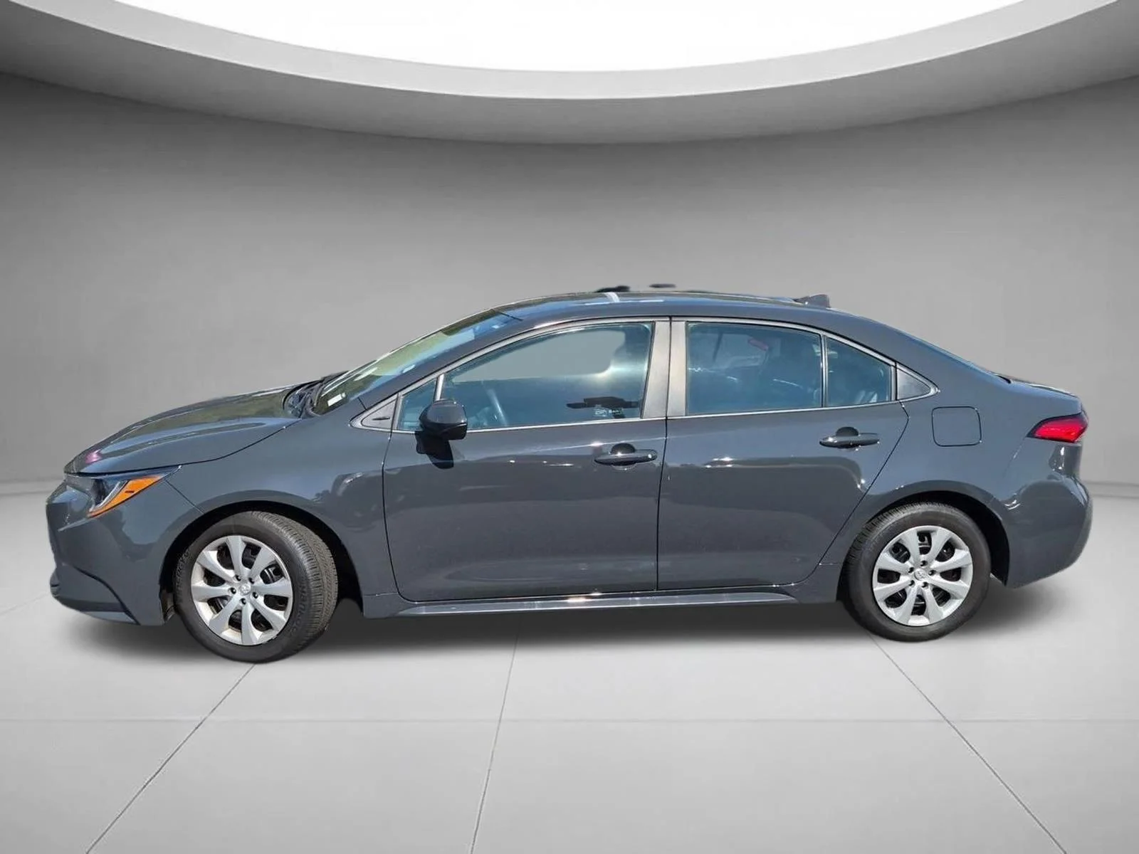 Used 2025 Underground Toyota LE image 2