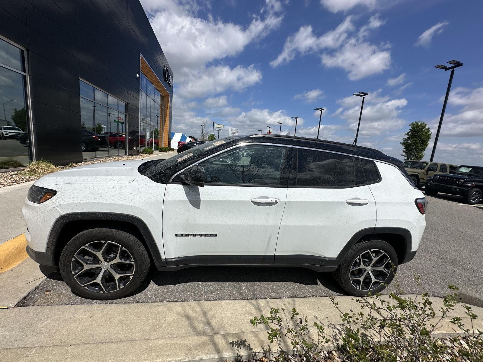 Used 2024 Jeep Compass Limited with VIN 3C4NJDCN3RT171326 for sale in Kansas City