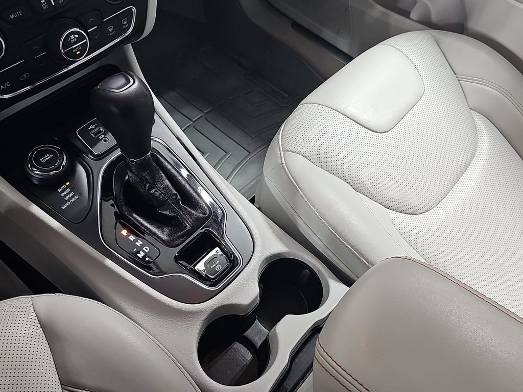 Used 2020 White Jeep Limited 4x4 image 31