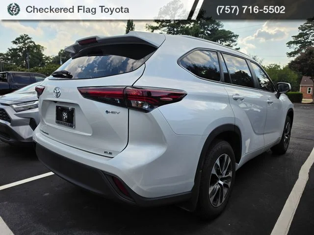 Used 2025 Wind Chill Pearl Toyota XLE image 6