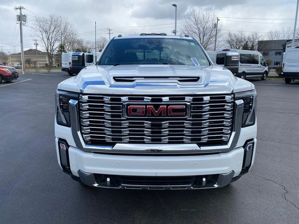 Used 2024 Summit White GMC Denali image 6