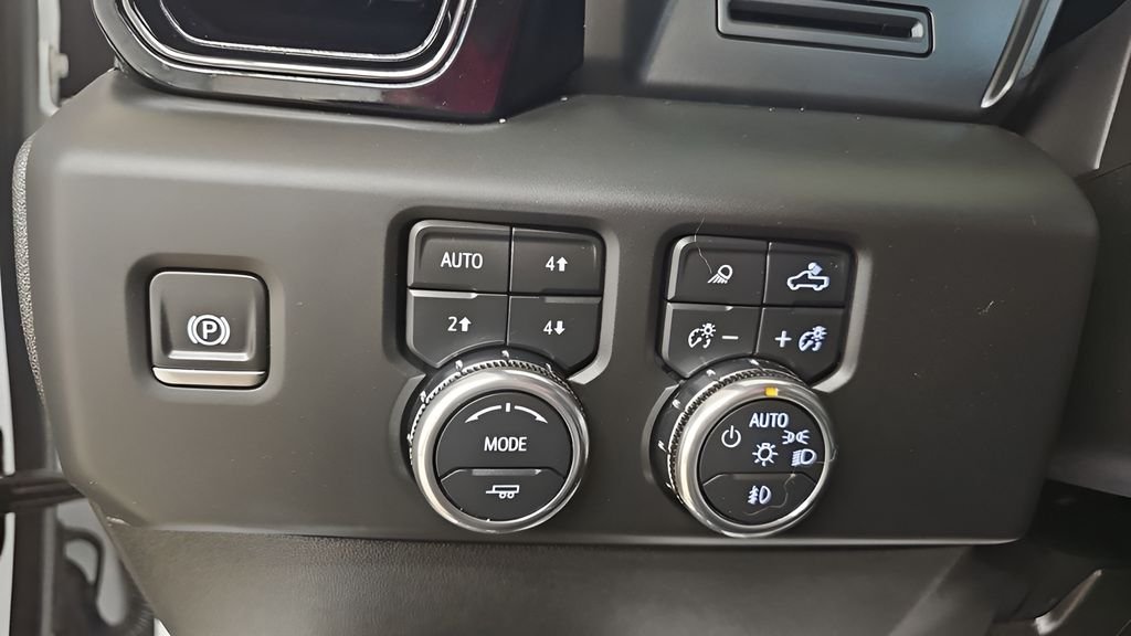 Used 2025 White GMC AT4 image 14