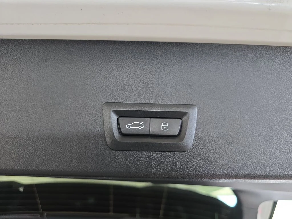 Used 2026 Mineral White Metallic BMW 30 xDrive image 31