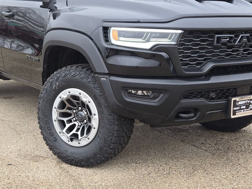New 2026 Diamond Black Crystal Pearl-Coat Exterior Paint RAM RHO image 5