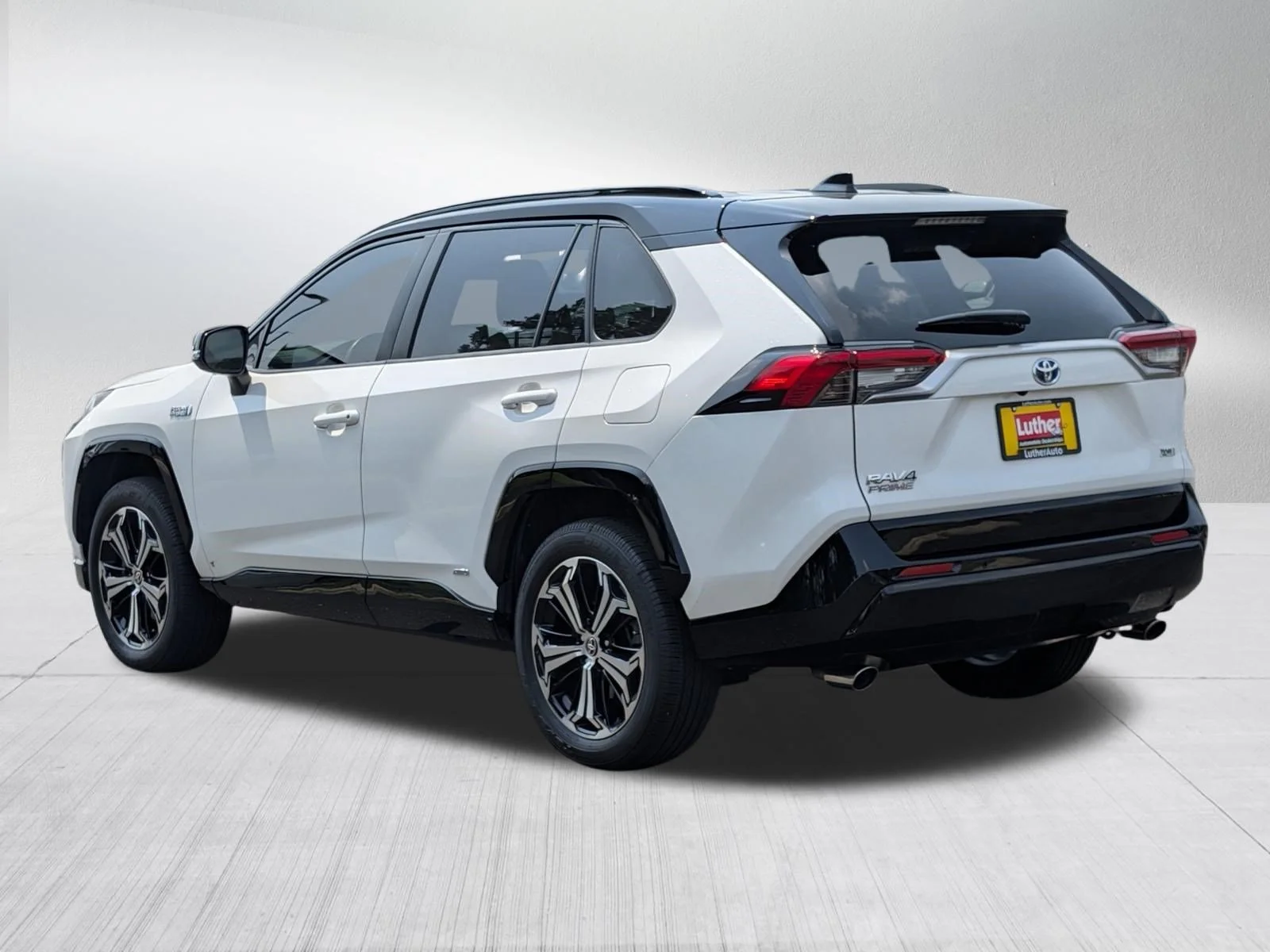 Used 2023 Wind Chill Pearl/Midnight Black Metallic Toyota XSE image 5