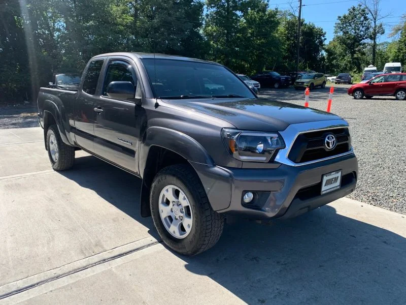 Used 2015 Gray Toyota Pickup 4D 6 ft image 14